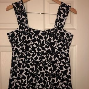 Floral patterned tank top 😻